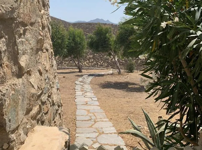 לינה וארוחת בוקר Mandri Serifos Town