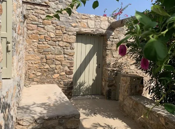 לינה וארוחת בוקר Mandri Serifos Town